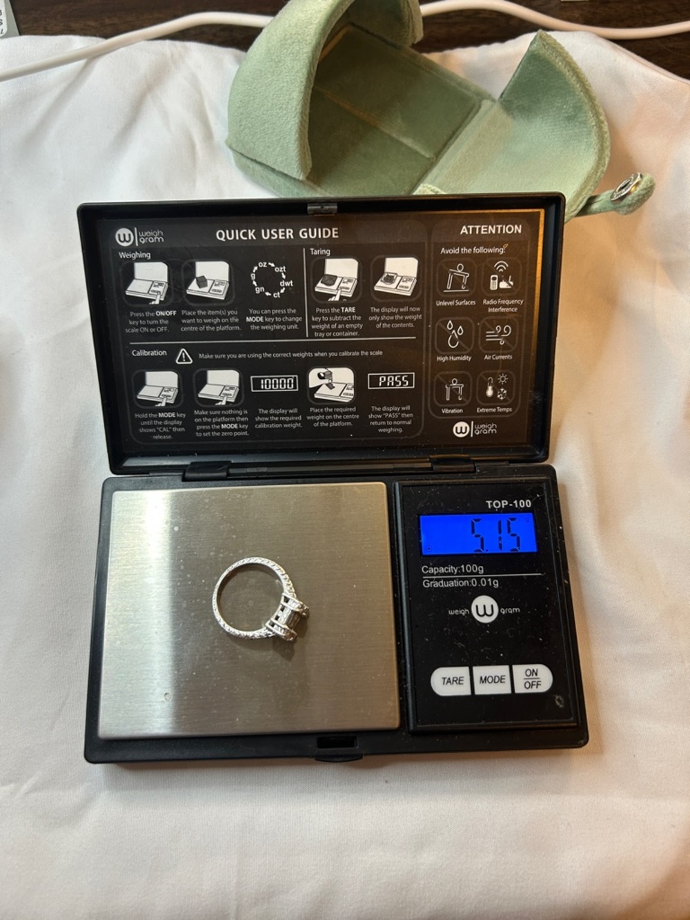 18k solid while gold diamond ring - Picture 7 of 7